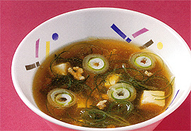 茎わかめと豆腐のスープ